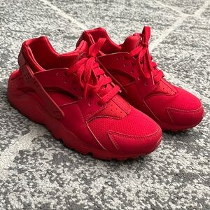 Nike Huarache - Red -  size 4.5Y / 6 women’s